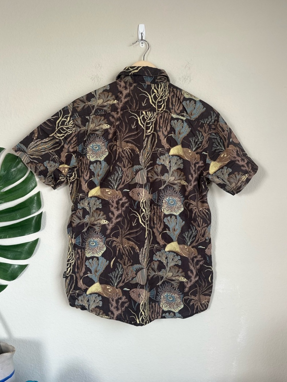 Howler Brothers Men’s Cotton Short Sleeve Button Down Mansfield Shirt - Picture 8 of 8